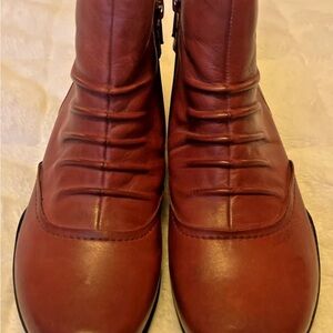 Earth Women's Brown Ankle Boots